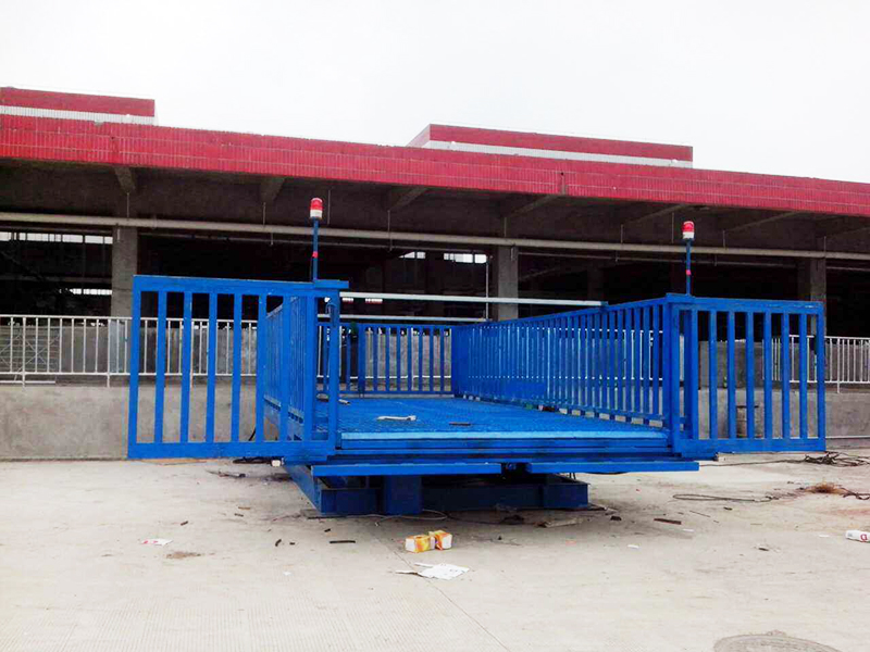 卸豬臺升降機(jī)