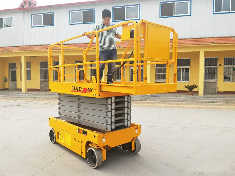 全自行剪叉升降機(jī)