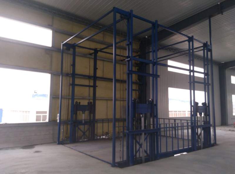 導(dǎo)軌式升降機(jī)