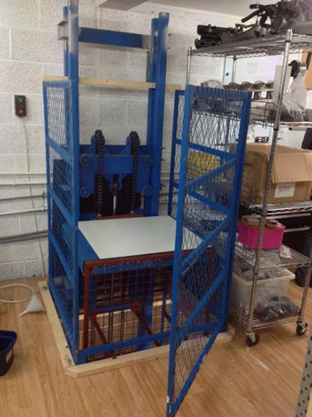 導(dǎo)軌式升降機(jī)