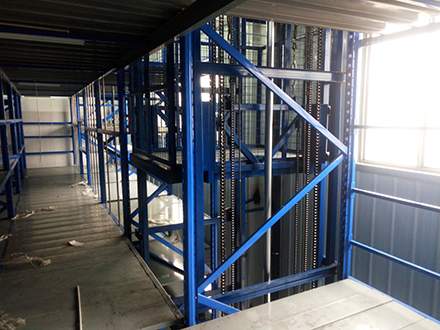 導(dǎo)軌式升降平臺