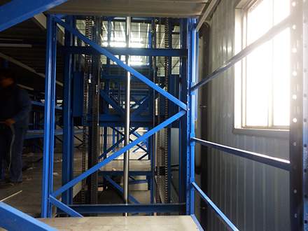 導(dǎo)軌式升降機